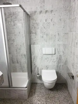 Ein Badezimmer in der Unterkunft El Capitan nähe Movie Park