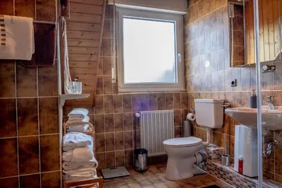 Ein Badezimmer in der Unterkunft Helles Appartement mit eigenem Stellplatz