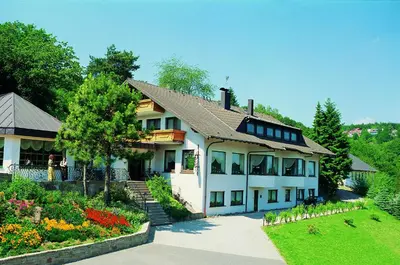 Ein Garten an der Unterkunft Hotel Auf dem Kamp