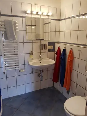Ein Badezimmer in der Unterkunft Haus Homann-Schneider, Wohnung Wetter