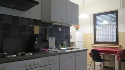 Küche/Küchenzeile in der Unterkunft Johnny's wohnen auf Zeit
