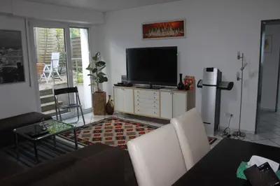 TV/Unterhaltungsangebot in der Unterkunft 2 Zimmer Wohnung Wuppertal mit eigenen Terrasse