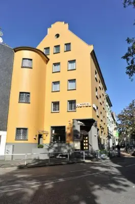 Das Gebäude in dem sich das Hotel befindet
