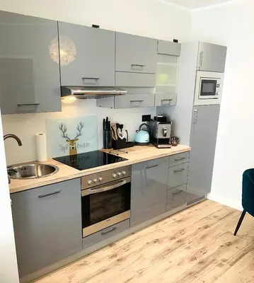 Küche/Küchenzeile in der Unterkunft BESOTEL Mettmann- 20 Wohnungen 2 Standorte 35 Schlafzimmer 29 Badezimmer 52 Betten für 73 Gäste