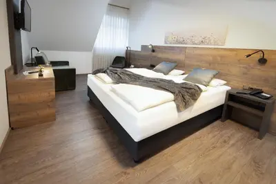 Ein Bett oder Betten in einem Zimmer der Unterkunft Zur Alten Post