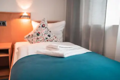 Ein Bett oder Betten in einem Zimmer der Unterkunft Airport Lounge Hotel Düsseldorf