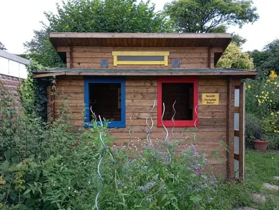 Das Gebäude in dem sich das Privatzimmer befindet