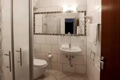 Ein Badezimmer in der Unterkunft Hotel Peiler Garni