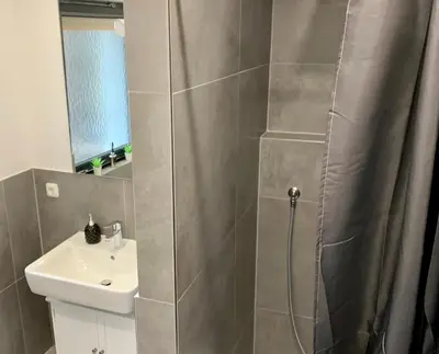 Ein Badezimmer in der Unterkunft Fair, University, BVB