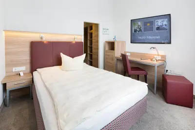 Ein Bett oder Betten in einem Zimmer der Unterkunft Hotel Reichshof garni