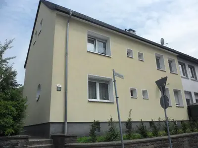 Das Gebäude in dem sich die Ferienwohnung befindet