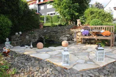 Ein Garten an der Unterkunft Chrissi und Micha
