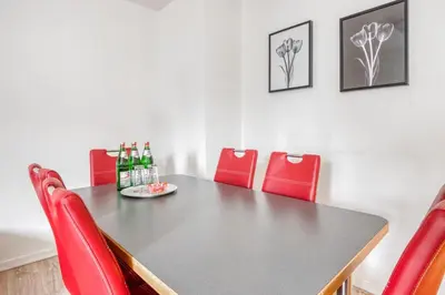Getränke in der Unterkunft Gutmensch Oberhausen 4 Schlafzimmer