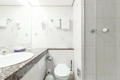 Ein Badezimmer in der Unterkunft Garner Hotel Dusseldorf - Main Station by IHG