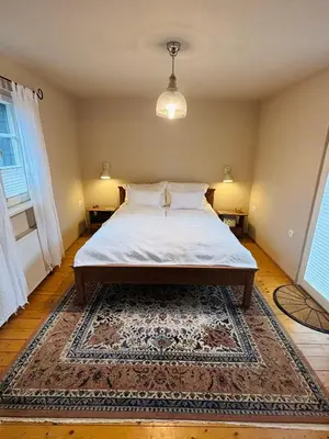 Ein Bett oder Betten in einem Zimmer der Unterkunft Bergisches Cottage Solingen - Tiny House mit Garten