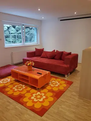 Ein Sitzbereich in der Unterkunft Wohnen im Souterrain einer Villa