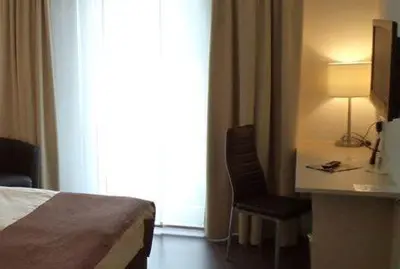Ein Bett oder Betten in einem Zimmer der Unterkunft Das Neue Hotel Am Park