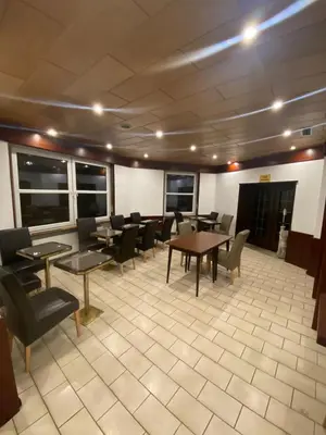 Ein Sitzbereich in der Unterkunft Brunnen Hotel