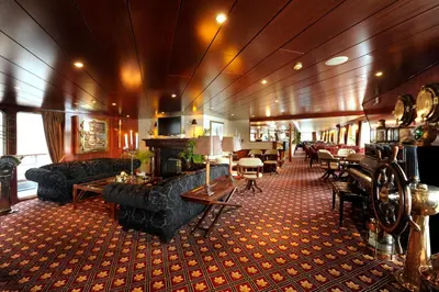 Ein Sitzbereich in der Unterkunft Hotelschiff Messe Düsseldorf