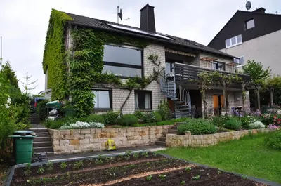 Ein Garten an der Unterkunft Ferienwohnung Raiser