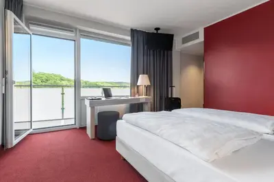 Ein Bett oder Betten in einem Zimmer der Unterkunft Serways Hotel Remscheid