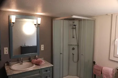 Ein Badezimmer in der Unterkunft Historisch übernachten Brinkerplatz 3