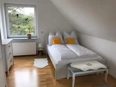Ein Bett oder Betten in einem Zimmer der Unterkunft Kleine Auszeit mit Aussicht Velbert Tönisheide
