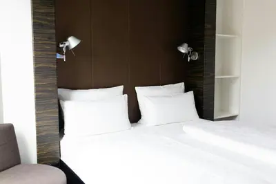 Ein Bett oder Betten in einem Zimmer der Unterkunft Motel One Düsseldorf Hauptbahnhof