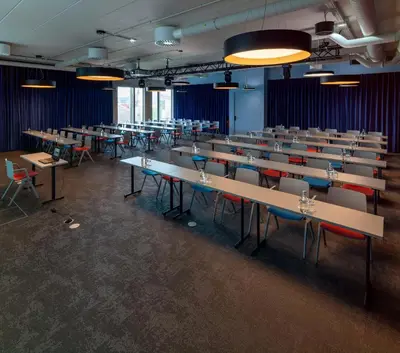 Ein Restaurant oder anderes Speiselokal in der Unterkunft b'mine hotel Düsseldorf