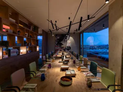 Ein Restaurant oder anderes Speiselokal in der Unterkunft b'mine hotel Düsseldorf