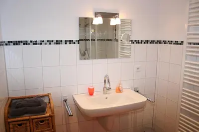 Ein Badezimmer in der Unterkunft Messezimmer 4 u 2