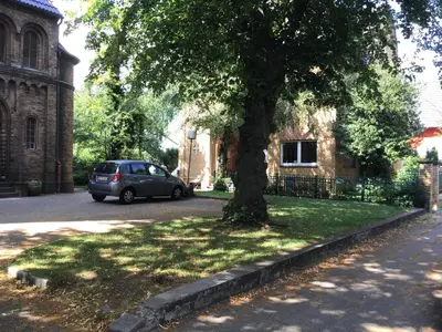 Ein Garten an der Unterkunft Altes Pfarrhaus