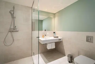 Ein Badezimmer in der Unterkunft elaya hotel oberhausen, Trademark by Wyndham