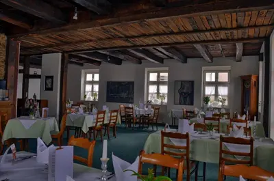 Ein Restaurant oder anderes Speiselokal in der Unterkunft Hotel Alte Linden