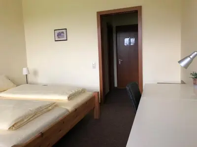 Ein Bett oder Betten in einem Zimmer der Unterkunft Hotel am Siebenpfennigsknapp