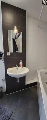 Ein Badezimmer in der Unterkunft ELENA flat Orchidee Duisburg Zentrum