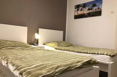 Ein Bett oder Betten in einem Zimmer der Unterkunft cosy three room apartment with flatscreen TV