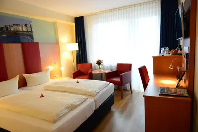 Ein Bett oder Betten in einem Zimmer der Unterkunft Hotel National Düsseldorf (Superior)