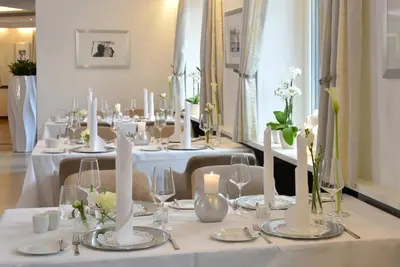 Ein Restaurant oder anderes Speiselokal in der Unterkunft Parkhotel Oberhausen