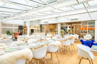 Ein Restaurant oder anderes Speiselokal in der Unterkunft Gartenhotel Fettehenne