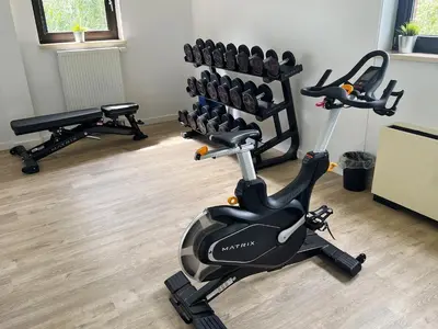 Das Fitnesscenter und/oder die Fitnesseinrichtungen in der Unterkunft DORMERO Hotel Meerbusch
