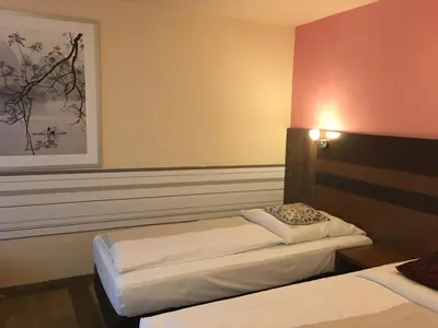 Ein Bett oder Betten in einem Zimmer der Unterkunft AltDüsseldorf