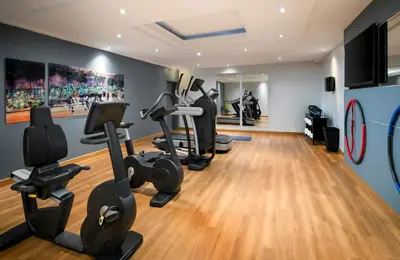 Das Fitnesscenter und/oder die Fitnesseinrichtungen in der Unterkunft Leonardo Hotel Düsseldorf City Center