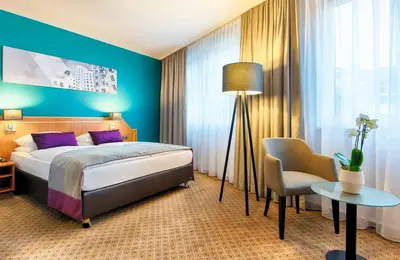 Ein Bett oder Betten in einem Zimmer der Unterkunft Leonardo Hotel Düsseldorf City Center