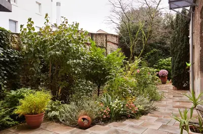 Ein Garten an der Unterkunft Doria