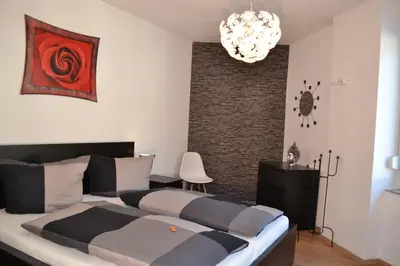Ein Bett oder Betten in einem Zimmer der Unterkunft FeWo Kleeblatt mit eigener Terrasse