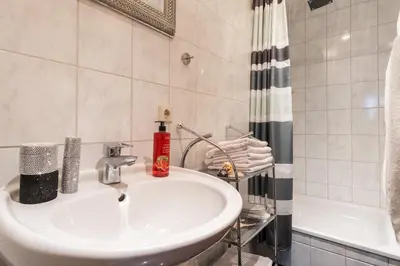 Ein Badezimmer in der Unterkunft cruwzo I Apartment with garden Elberfeld