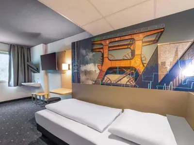 Ein Bett oder Betten in einem Zimmer der Unterkunft B&B HOTEL Essen-Nord