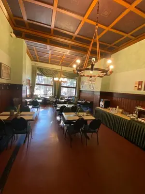 Ein Restaurant oder anderes Speiselokal in der Unterkunft Hotel Montan