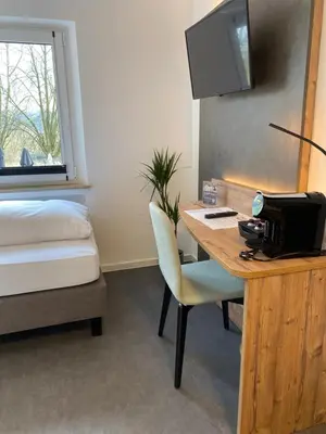 Ein Bett oder Betten in einem Zimmer der Unterkunft Hotel Mintarder Wasserbahnhof